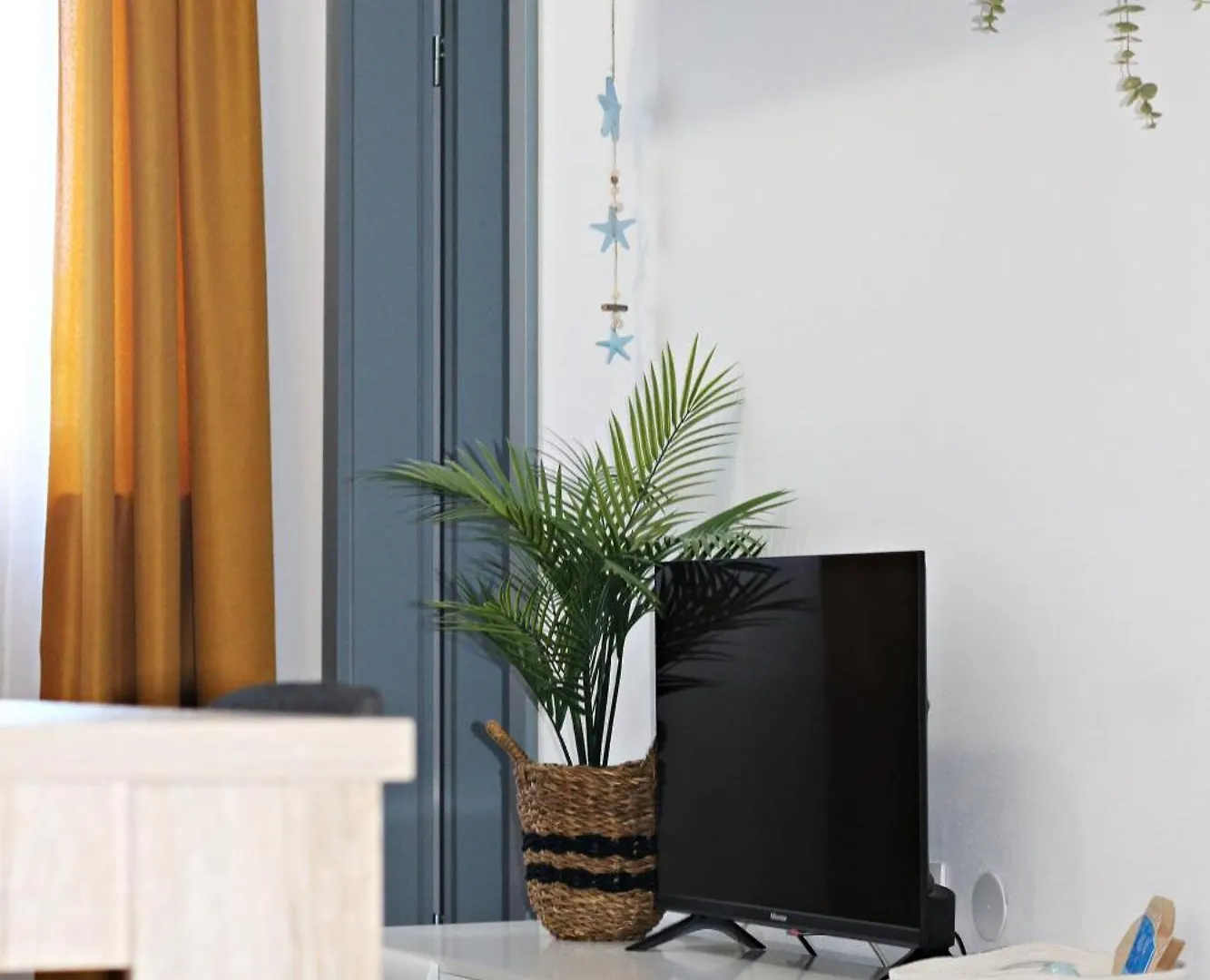 Mell'S Apartments - Yellow Pula