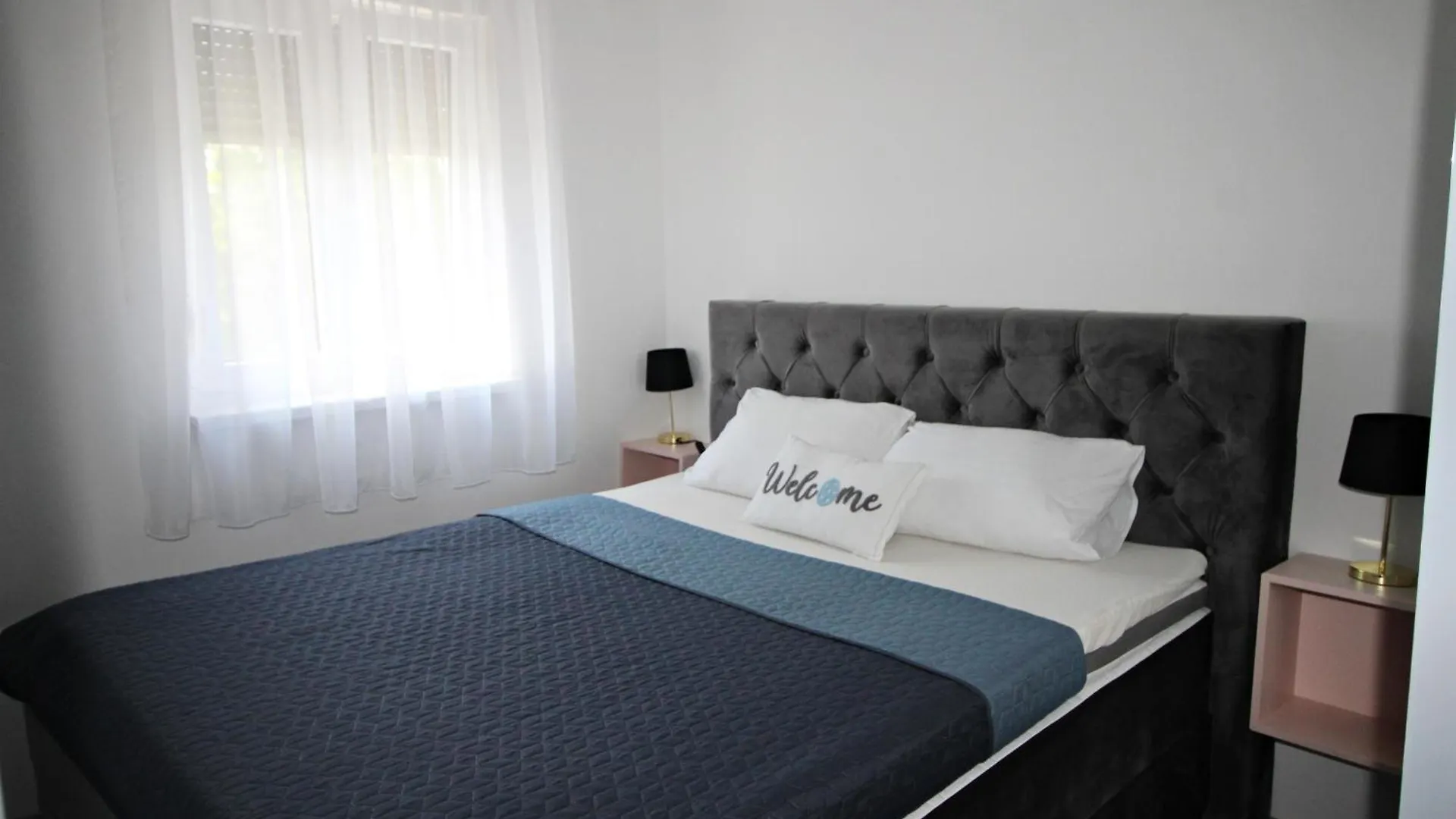 Mell'S Apartments - Yellow Pula