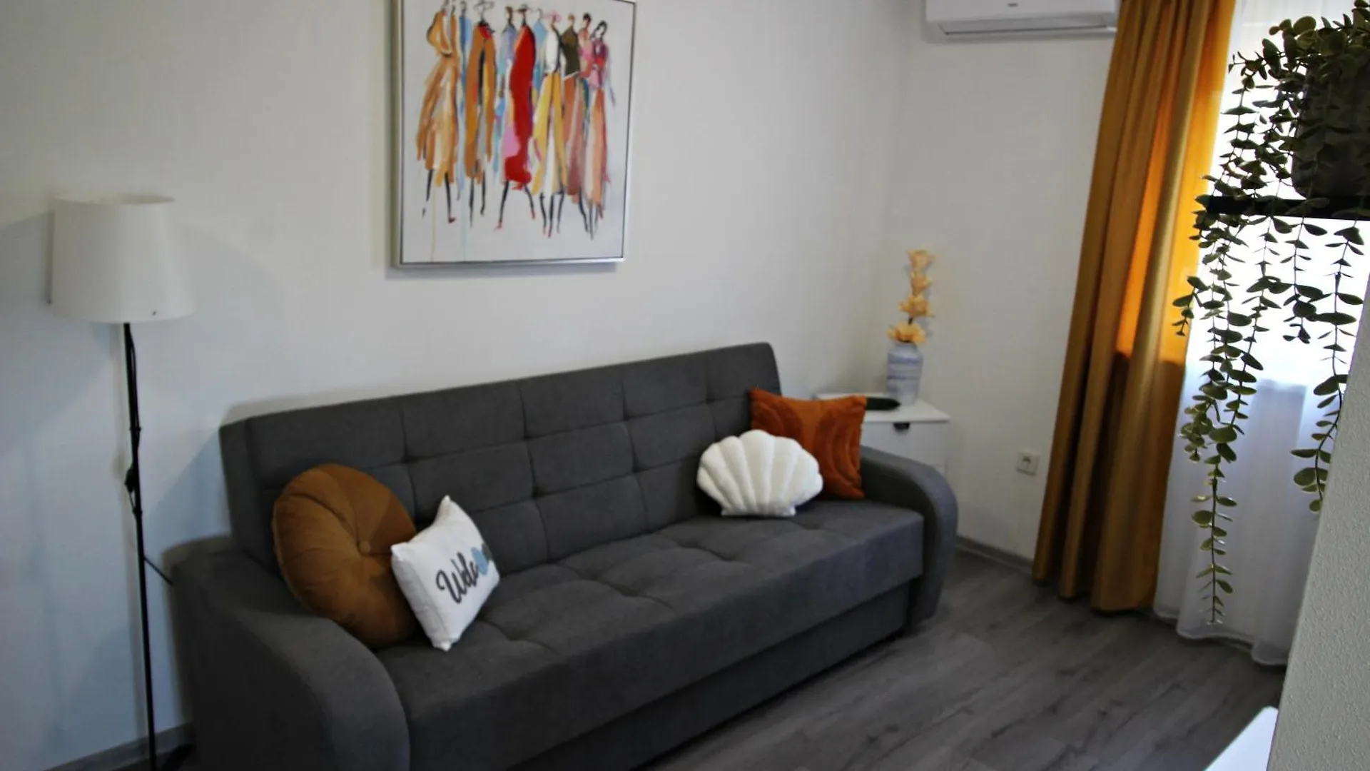 Mell'S Apartments - Yellow Pula 0*,